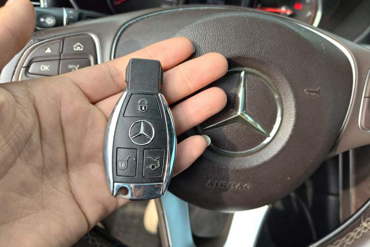 Used Mercedes-Benz GLC 2017 GLC 300 4MATIC Sport Edition Vehicle Key