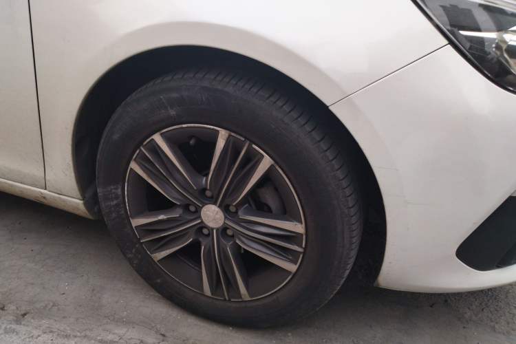 Used Peugeot 308 2016 230THP Manual Fashion Edition Right Front Wheel Hub