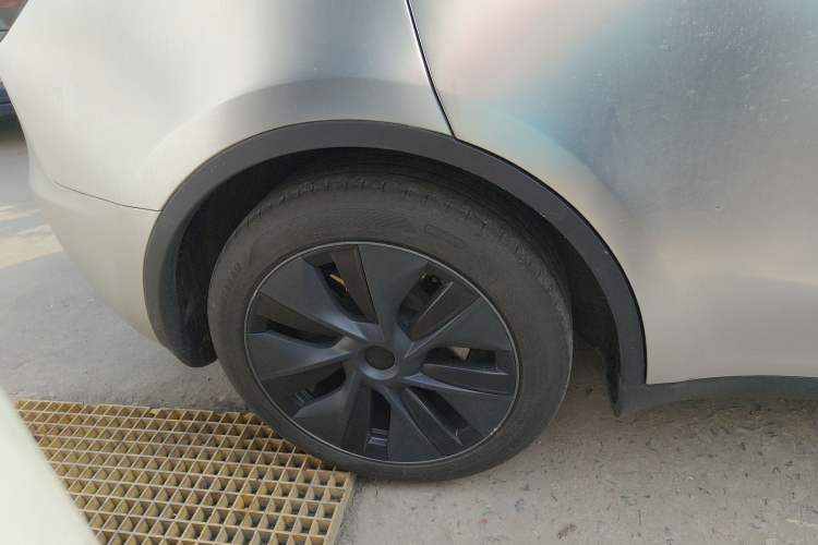 Used Tesla Model Y 2024 Rear-Wheel-Drive Version Right Rear Wheel Hub