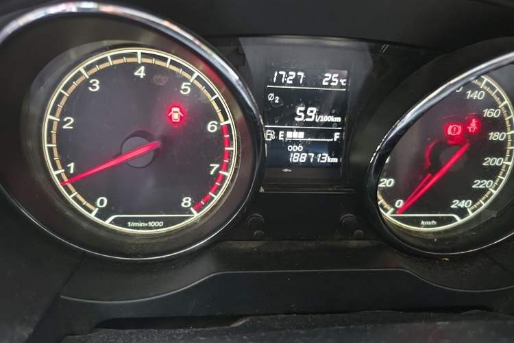 Used Bestune B30 2016 1.6L manual luxury version Odometer Close Up