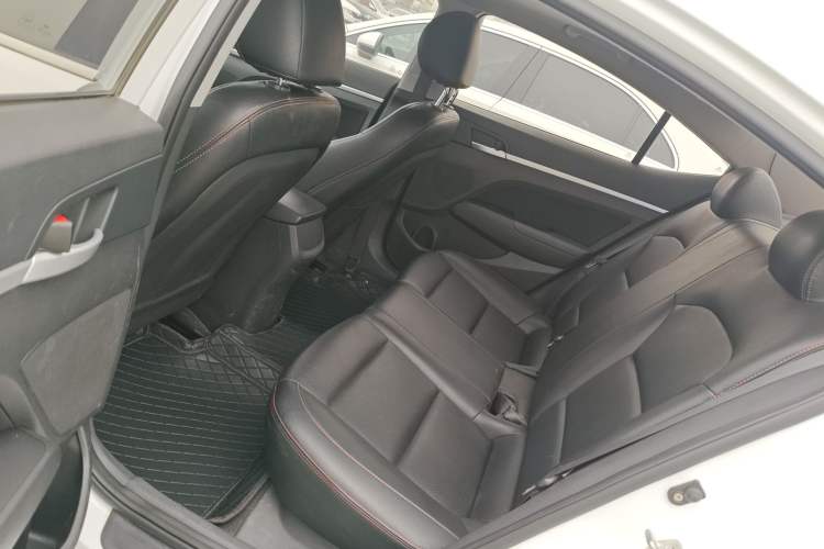 Used Hyundai Elantra (6th Generation / Lingdong) 2018 1.6L Automatic 15th Anniversary Special Edition Left Rear Seat
