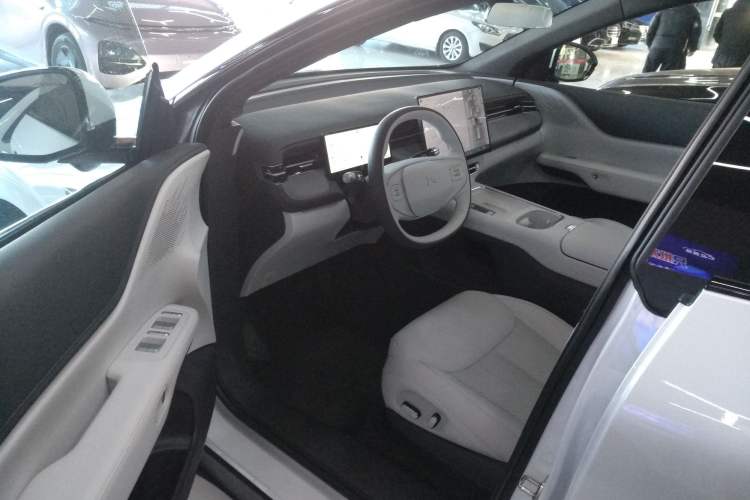 Used XPeng G6 2025 625 Long-Range Max Tech Edition Left Front Seat