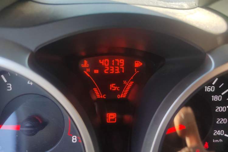 Used Infiniti ESQ 2014 1.6L Spontaneous Edition