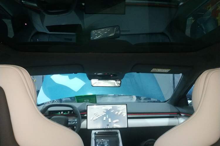 Used XPeng P7 2025 Model—750 All-Wheel-Drive High-Performance Ultra
