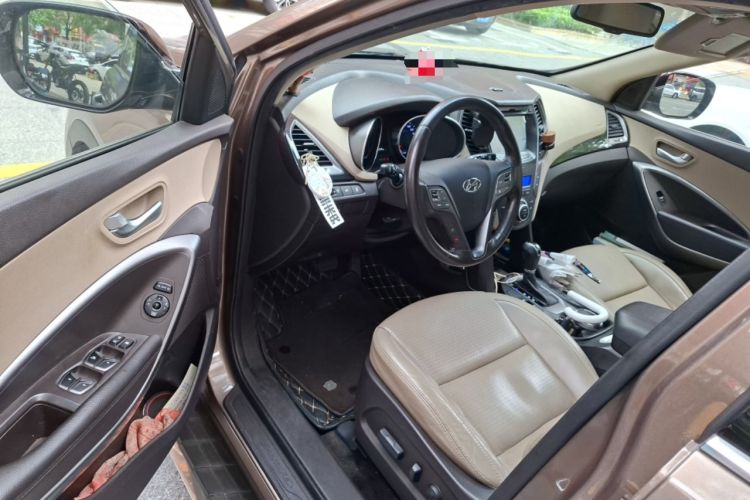 Used Hyundai Santa Fe 2013 2.4L Automatic Two-Wheel Drive Smart Version Driver Seat