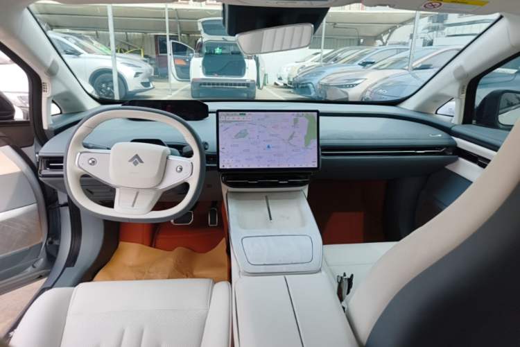 Used Hyptec GT 2023 560 Rear-Drive Tech Edition Center Console