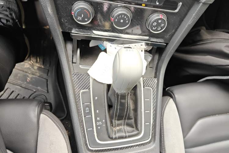 Used Volkswagen Golf 2016 1.4TSI Automatic R-Line
