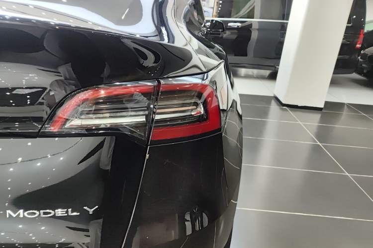 Used Tesla Model Y 2023 Rear-Wheel-Drive Version Right Rear Taillight