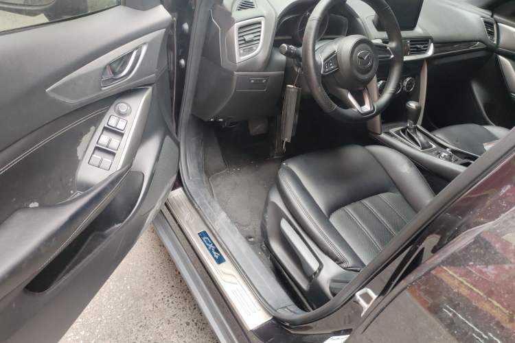 Used Mazda CX-4 2018 2.0L Automatic Two-Wheel Drive Blue Sky Dynamic Version China VI Standard
