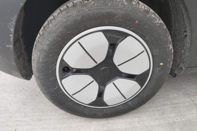 Used Geely Galaxy Geome 2026 Model 310km Youth Edition Right Rear Wheel Hub