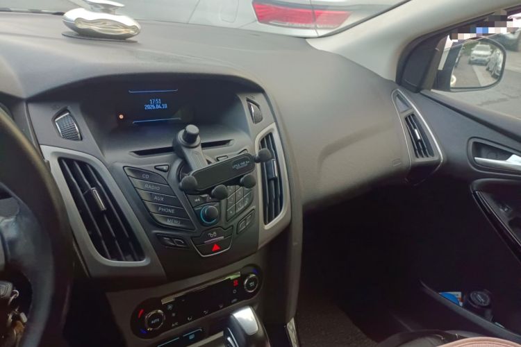 Used Ford Focus 2012 Sedan 1.6L Automatic Fashion Edition Audio And AC Panel