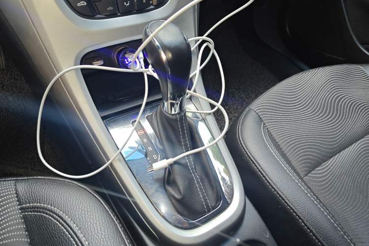 Used Buick GT 2013 XT 1.6L Automatic Comfort Edition Gear Lever