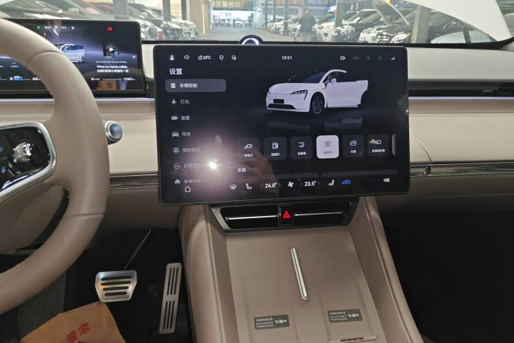 Used Hima Luxeed R7 2025 Range-Extended Version 251 km Max Audio And AC Panel