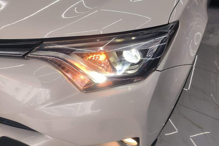 Used Toyota RAV4 2016 2.5L Automatic 4x4 Elite Edition
