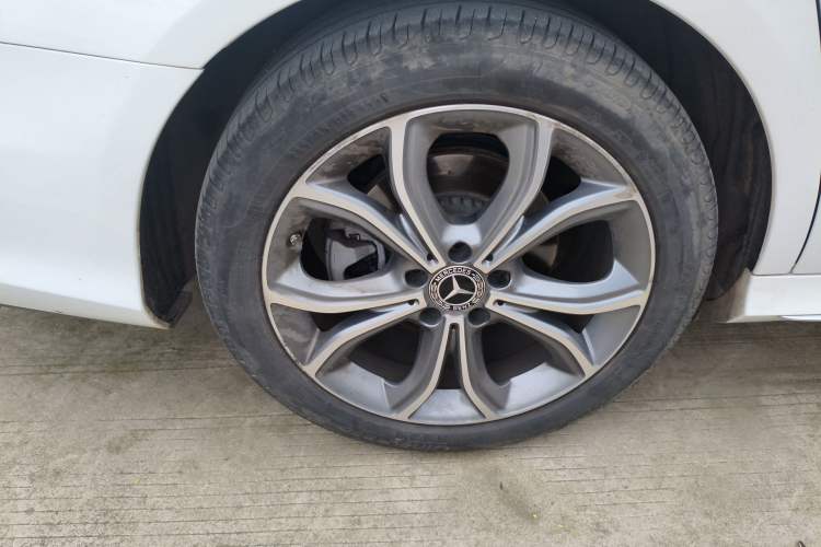 Used Mercedes-Benz E-Class 2021 E 300 L Sporty and Stylish Model Right Rear Wheel Hub