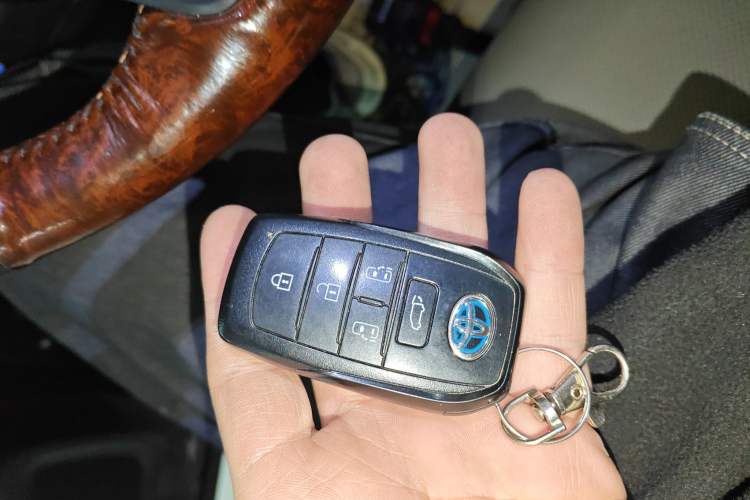 Used Toyota Granvia 2022 2.5L Hybrid Premium Edition