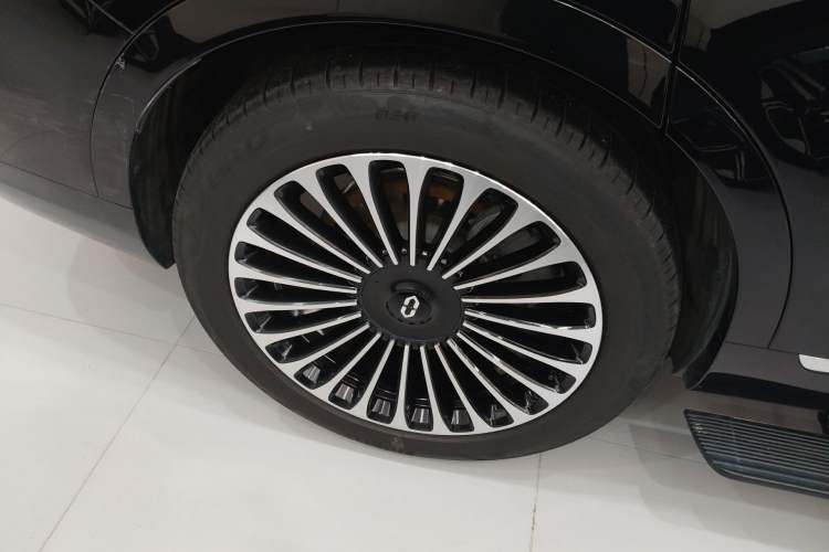 Used Hima AITO M9 2024 Range-Extended Ultra Version 52 kWh 5-Seater Model Right Rear Wheel Hub