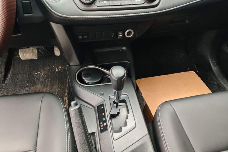 Used Toyota RAV4 2019 2.0L CVT Two-Wheel Drive Fashion X Limited Edition China VI Standard