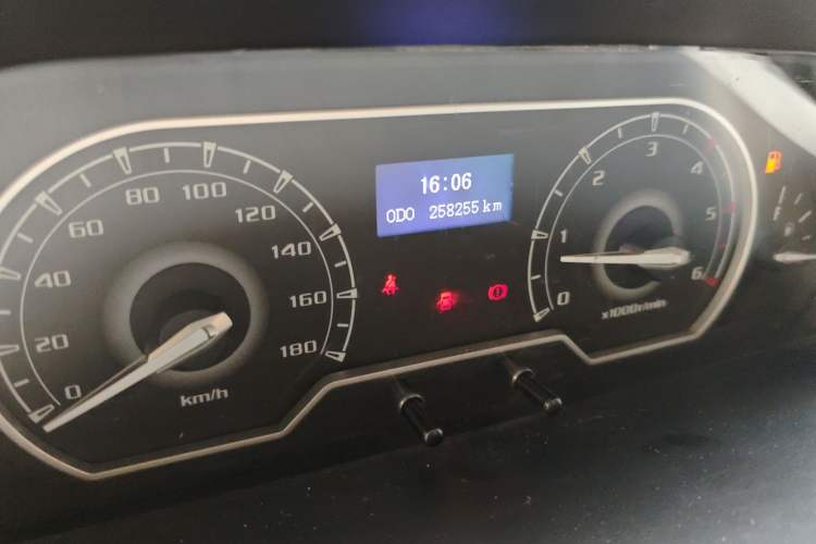 Used SAIC MAXUS Xintu V80 2019 2.5T Classic Edition 6-Speed Manual – Aoyuntong Short Wheelbase Mid-Height Design 5/6 Seats