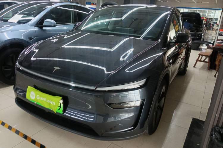 Used Tesla Model Y 2025 Long-Range All-Wheel-Drive Version