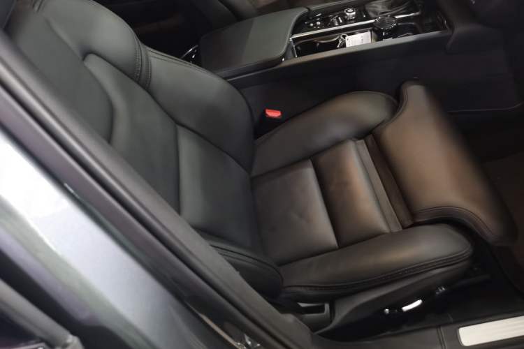 Used Volvo V90 2017 Cross Country T5 AWD Smart Range Edition
