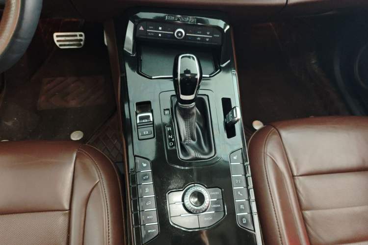 Used Wey VV7 2017 2.0T Flagship Model Gear Lever