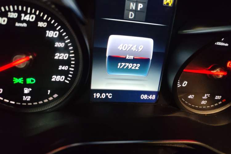 Used Mercedes-Benz C-Class 2018 C 200 L Sport Edition Odometer Close Up