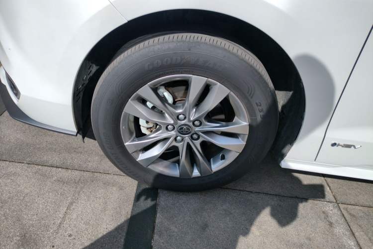 Used Toyota SIENNA 2024 2.5L Hybrid Comfort Edition Left Front Wheel Hub
