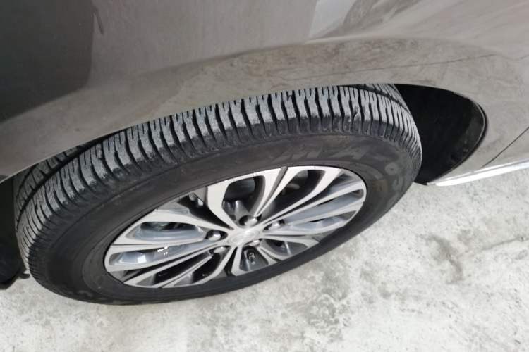 Used Buick GL8 2023 Facelifted Land Cruiser Executive Luxury Version