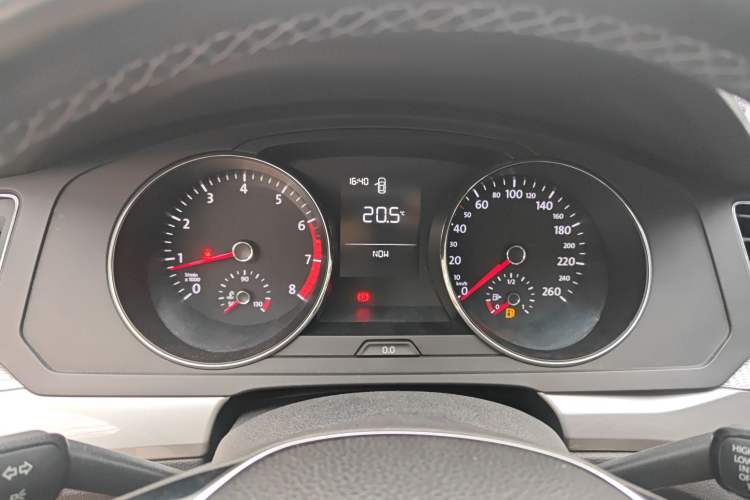 Used Volkswagen Lamando 2015 230TSI Manual Trend Edition Instrument Cluster