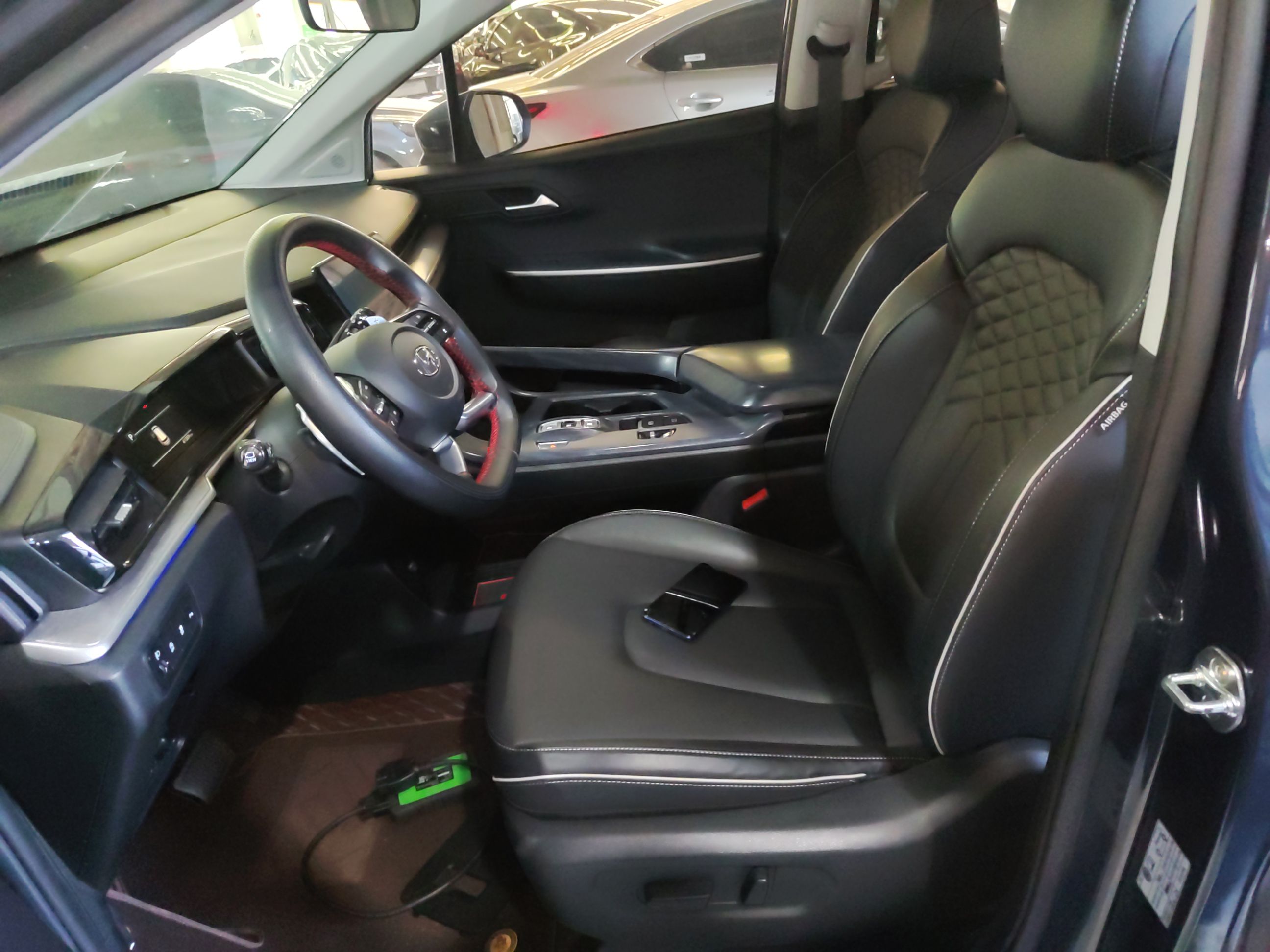 Переднее сиденье в автомобиле