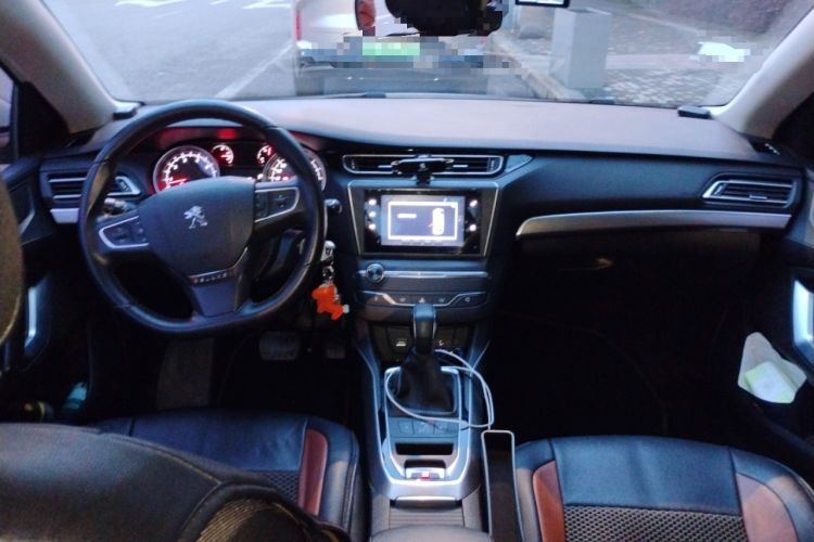 Used Peugeot 408 2014 1.8L Automatic Luxury Edition Center Console