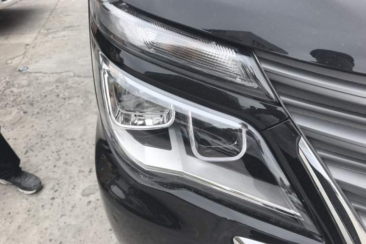 Used FORTHING Lingzhi 2023 M5 1.6L Practical Model 5 Seats