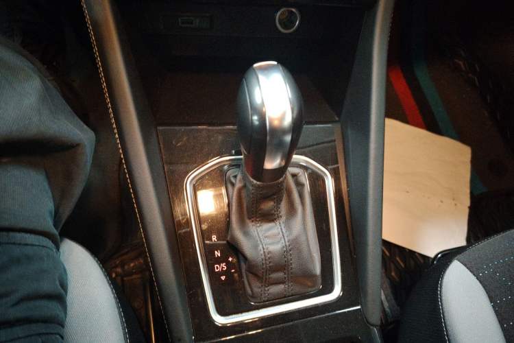 Used Jetta VS5 2023 280TSI Automatic Trend Edition Gear Lever
