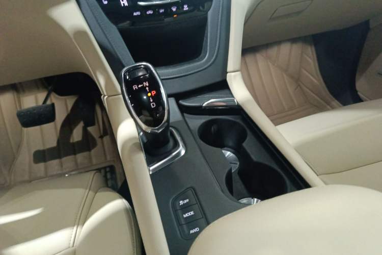 Used Cadillac XT5 2016 28T Four-Wheel Drive Tech Version Gear Lever