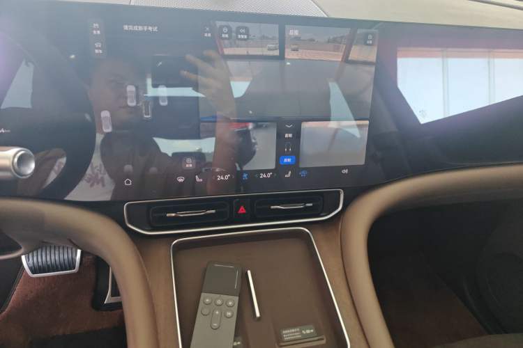 Used Hima AITO M9 2024 Range-Extended Ultra Version 52 kWh 5-Seater Model Audio And AC Panel