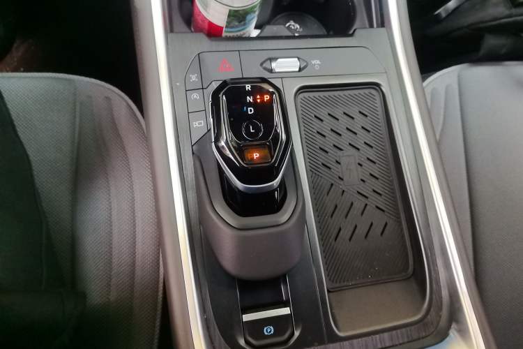 Used Ford Edge 2025 Ford Explorer L 2.0T EcoBoost Four-Wheel Drive 7-Seater Supreme Model Gear Lever