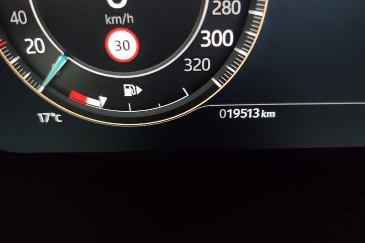 Used Jaguar XFL 2023 XFL 2.0T P250 Two-Wheel-Drive Elite Sport Edition Odometer Close Up