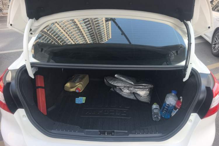 Used Ford Focus 2012 Sedan 1.6L Manual Comfort Model
