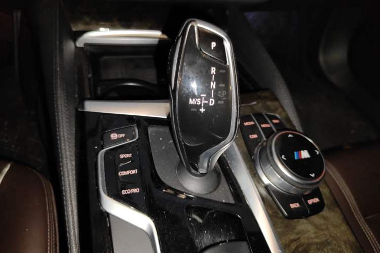 Used BMW 5 Series 2019 Facelifted 530Li Leading Edition M Sport Package