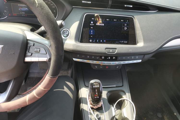 Used Cadillac XT4 2020 28T Two-Wheel-Drive Leading Version
