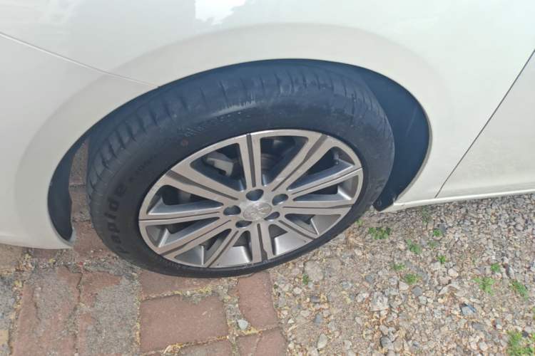 Used Peugeot 408 2015 1.2T Automatic Luxury Edition Left Front Wheel Hub