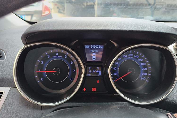 Used Hyundai Elantra (5th Generation / Langdong) 2012 1.6L Automatic Leading Model Odometer Close Up