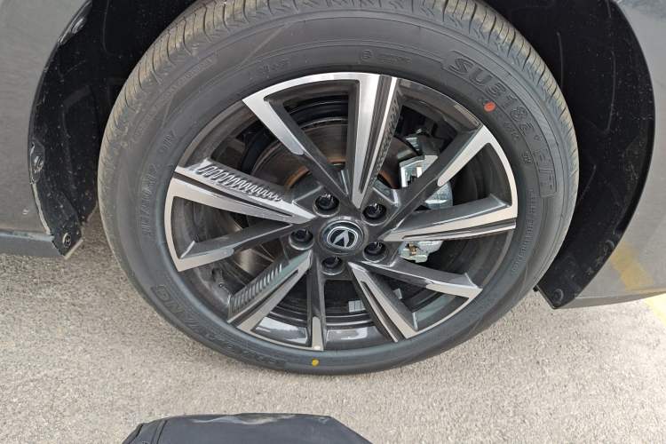 Used CHANGAN Eado 2025 Blue Whale 1.5T 500Bar Prestige Model Right Front Wheel Hub