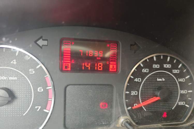 Used Wuling Rongguang V 2019 1.5L Window-Sealed Utility Model China VI LAR Odometer Close Up