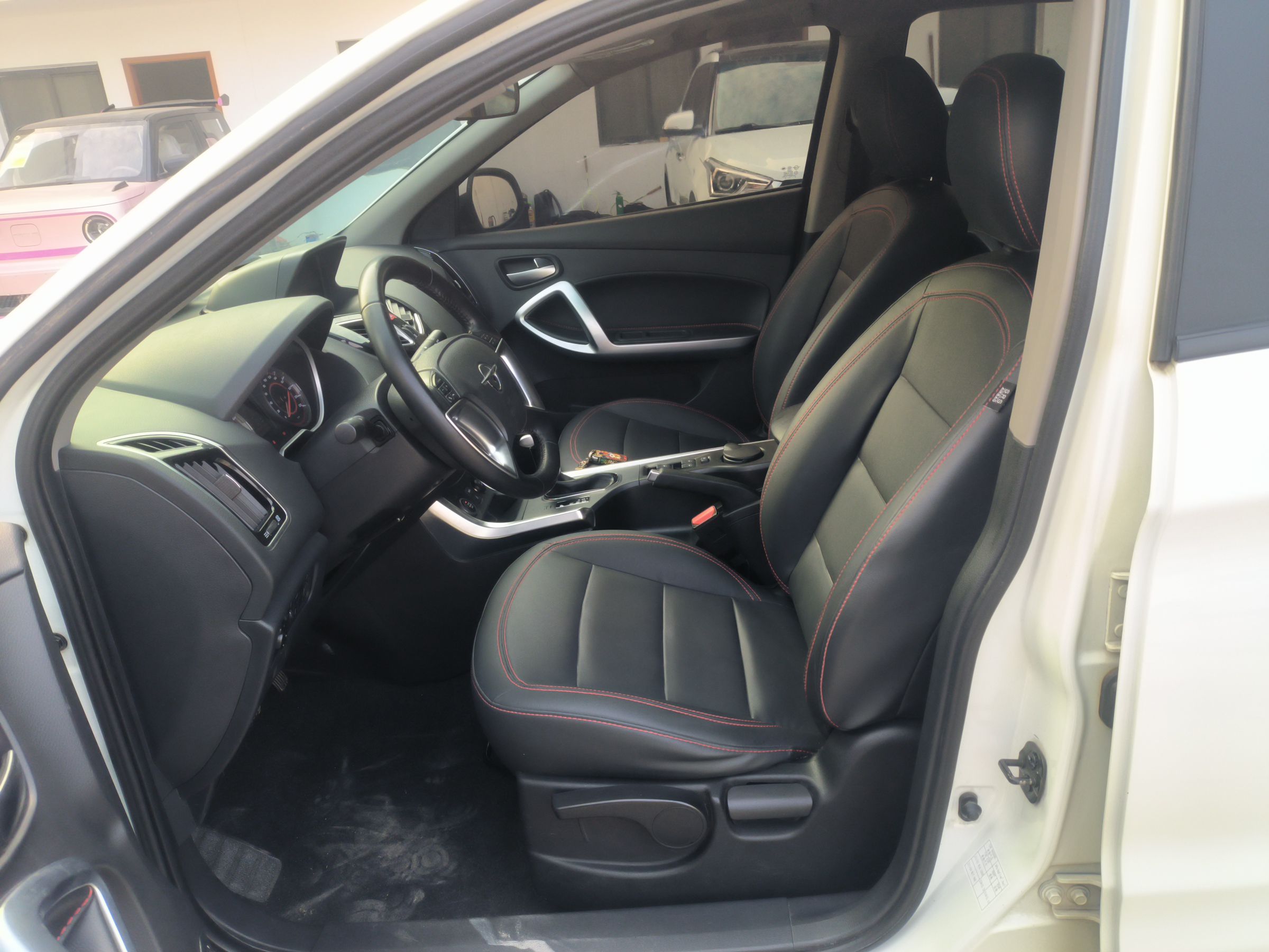 Переднее сиденье в автомобиле