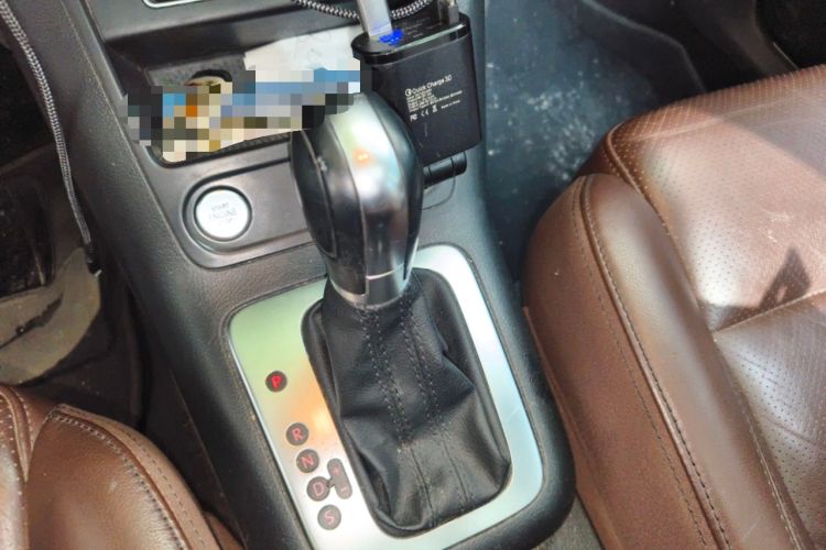 Used Volkswagen Tiguan 2016 300TSI Automatic Two-Wheel Drive Luxury Edition Gear Lever