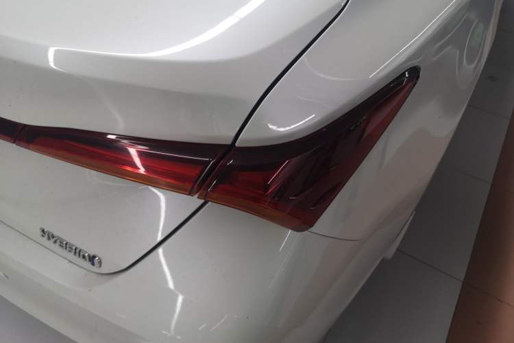 Used Toyota Avalon 2019 Dual-Engine 2.5L Luxury Edition China VI Standard