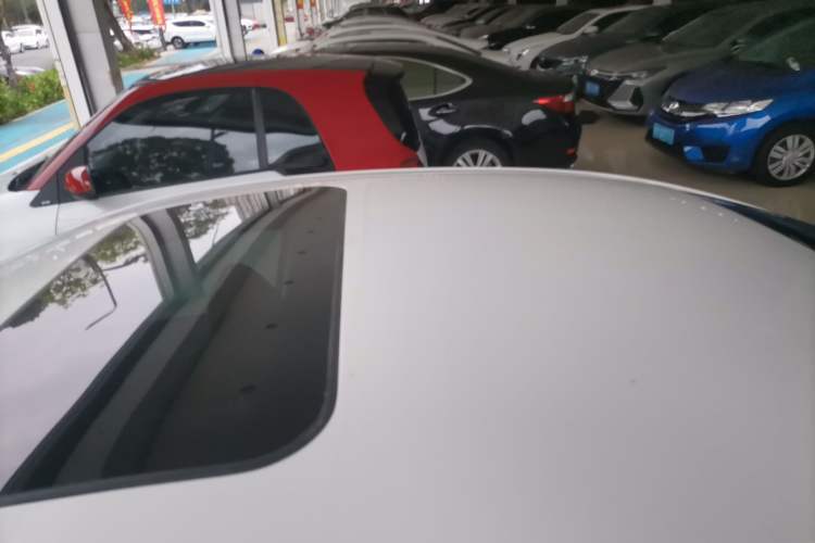 Used Mazda 3 Axela 2014 Sedan 1.5L Automatic Luxury Model Roof