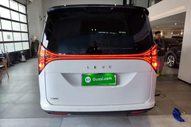 Used Geely Galaxy LEVC L380 2024 140-Degree 8-Seater Four-Wheel Drive Max